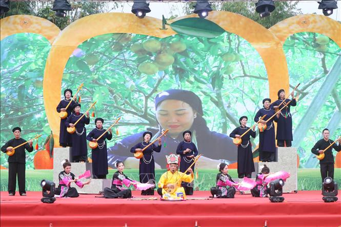 Chương trình văn nghệ khai mạc ngày hội. Ảnh: Vũ Hoàng Giang - TTXVN
