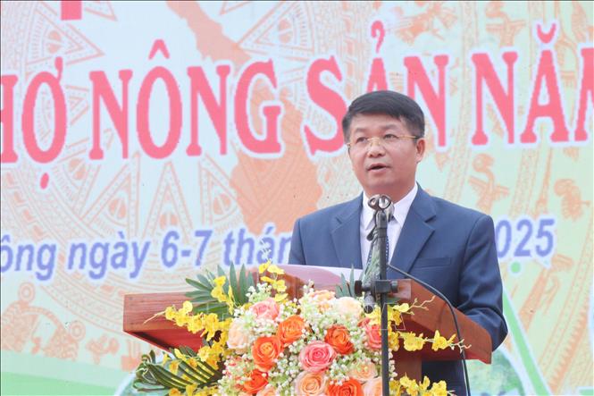 Ông Nông Quang Nhất - Phó Chủ tịch UBND tỉnh Thái Nguyên phát biểu khai mạc ngày hội. Ảnh: Vũ Hoàng Giang - TTXVN
