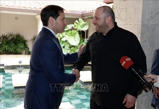Ngoại trưởng Mỹ Marco Rubio (trái) trong cuộc gặp Thư ký Hội đồng quốc phòng và an ninh quốc gia Ukraine Rustem Umerov tại Hallandale, Florida (Mỹ) ngày 30/11/2025. Ảnh: YONHAP/TTXVN