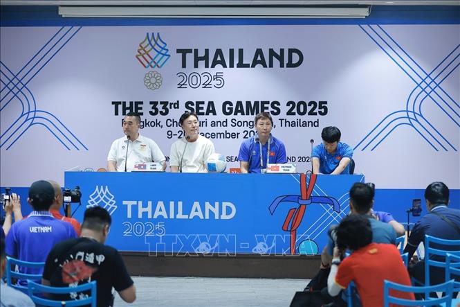 Bên trong phòng họp báo trước các trận thi đấu bóng đá. Ảnh: Minh Quyết - PV TTXVN tại Thái Lan