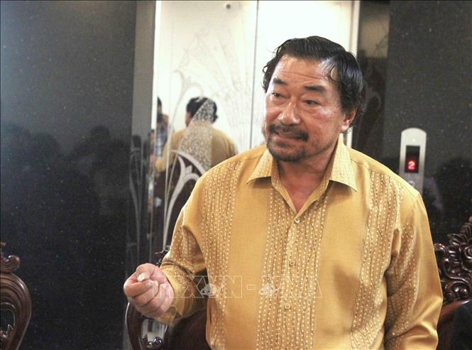 Ông Trần Văn Thắng, Phó Chủ tịch Hội Doanh nhân Khmer - Việt Nam giới thiệu tình hình kinh doanh tại Campuchia. Ảnh: Hoàng Minh - PV TTXVN tại Campuchia 