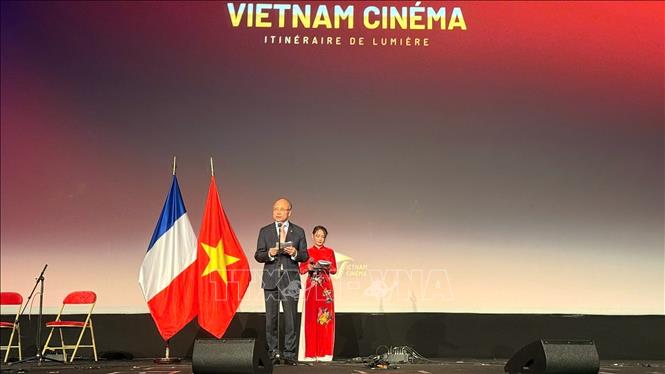 Vietnamese Ambassador to France Dinh Toan Thang speaks at the event. VNA Photo: Hữu Chiến