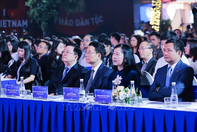 Các đại biểu tham dự buổi lễ. Ảnh: Lê Đông - TTXVN