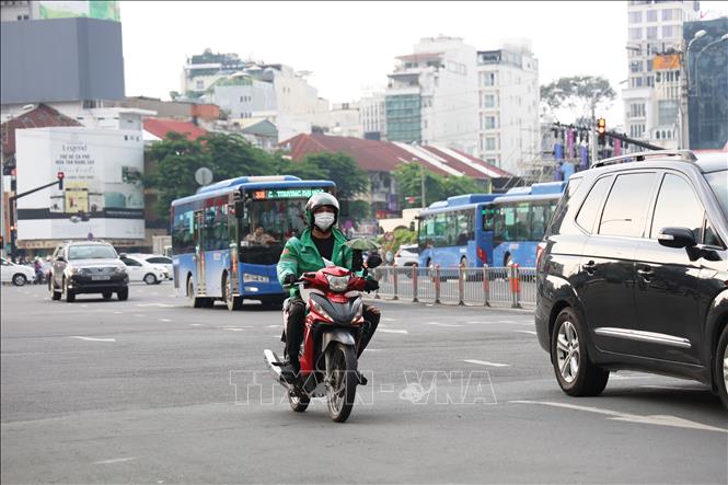 Tài xế xe công nghệ sẽ được hỗ trợ để chuyển đổi phương tiện. Ảnh: Hồng Đạt - TTXVN 

