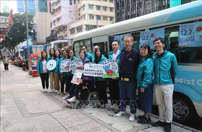 Hoạt động vận động tranh cử đường phố. Ảnh: Xuân Vịnh-PV TTXVN tại Hong Kong


