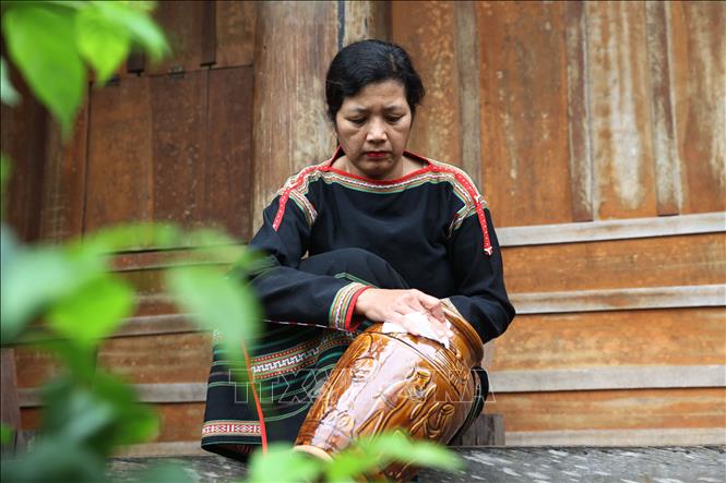 Đối với người Ê Đê, ché là tài sản có giá trị cao, được tích lũy và truyền qua nhiều thế hệ để giữ gìn. Ảnh: Tuấn Anh - TTXVN