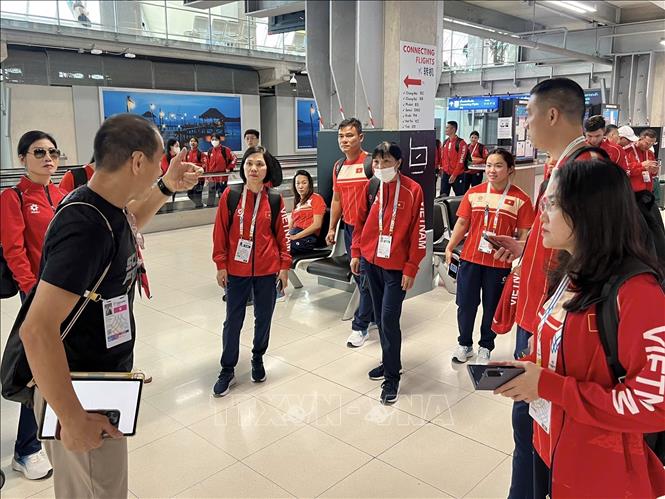 Đoàn thể thao Việt Nam đến Bangkok (Thái Lan) trưa 7/12/2025. Ảnh: TTXVN phát