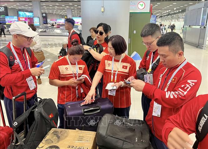 Đoàn thể thao Việt Nam đến Bangkok (Thái Lan) trưa 7/12/2025. Ảnh: TTXVN phát