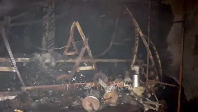 Hiện trường vụ cháy hộp đêm tại Arpora, Ấn Độ, ngày 7/12/2025. Ảnh: ANI/TTXVN