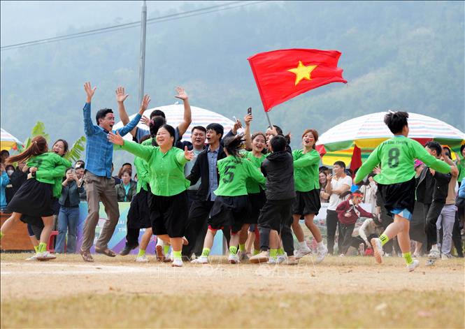 Niềm vui của nhà vô địch, đội Lâm Thượng (Lào Cai). Ảnh: TTXVN phát