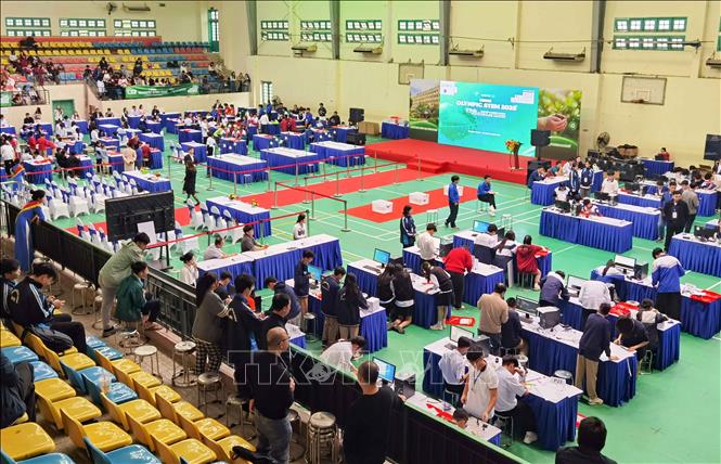 Là năm đầu tiên tổ chức Olympic STEM, nhưng cuộc thi đã tạo nên một dấu ấn mạnh mẽ, thu hút gần 1.500 đội thi, tương ứng khoảng 4.500 học sinh đến từ 21 Sở GD&ĐT trên toàn quốc. Ảnh: Thanh Tùng - TTXVN