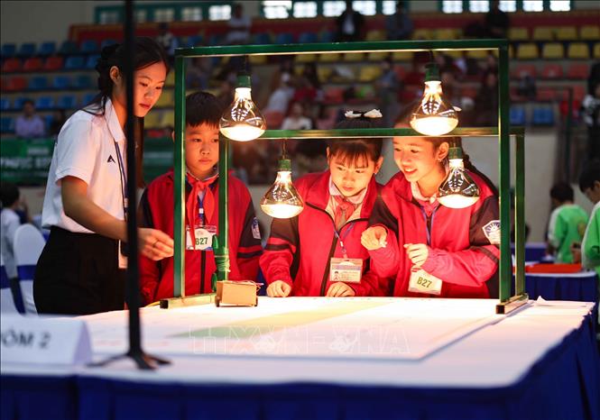 Giá trị lớn nhất của Cuộc thi HNUE Olympic STEM 2025 không nằm ở giải thưởng, mà ở quá trình học sinh tự hình thành ý tưởng, chế tạo sản phẩm và trưởng thành qua trải nghiệm. Ảnh: Thanh Tùng - TTXVN