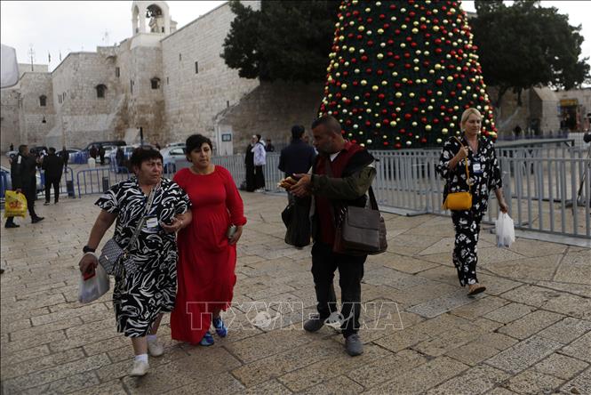 Khách du lịch tại Quảng trường Manger ở Bethlehem, Bờ Tây. Ảnh: THX/TTXVN