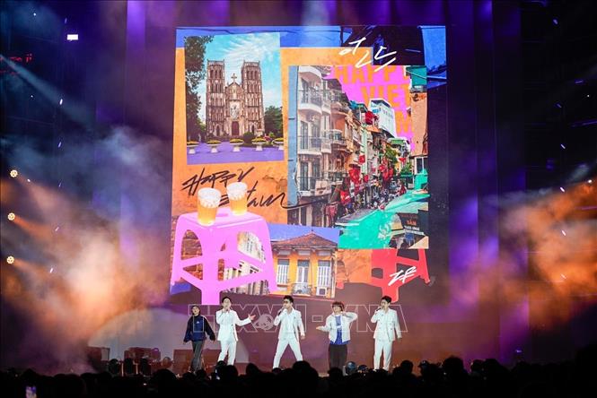 Biểu diễn nghệ thuật tại Chương trình. Ảnh: Khánh Hoà - TTXVN