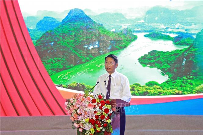 Phó Chủ tịch Thường trực UBND tỉnh Ninh Bình Trần Song Tùng phát biểu tại buổi lễ. Ảnh: Huỳnh Anh - TTXVN