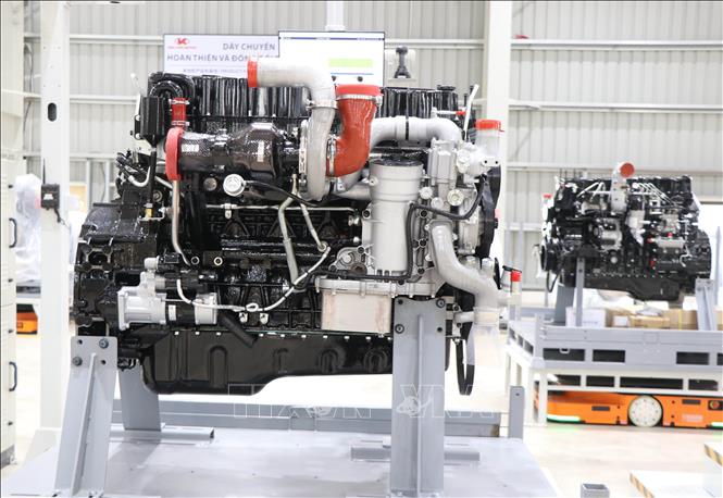 Động cơ ô tô của Công ty Kim Long Motor Huế. Ảnh: Nguyên Lý - TTXVN