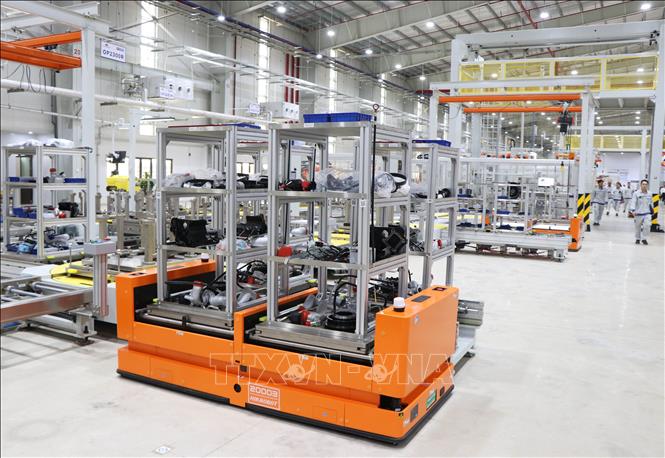 Nhà máy của Công ty Kim Long Motor Huế sản xuất động cơ. Ảnh: Nguyên Lý - TTXVN