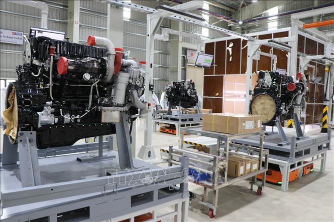 Động cơ ô tô của Công ty Kim Long Motor Huế. Ảnh: Nguyên Lý - TTXVN