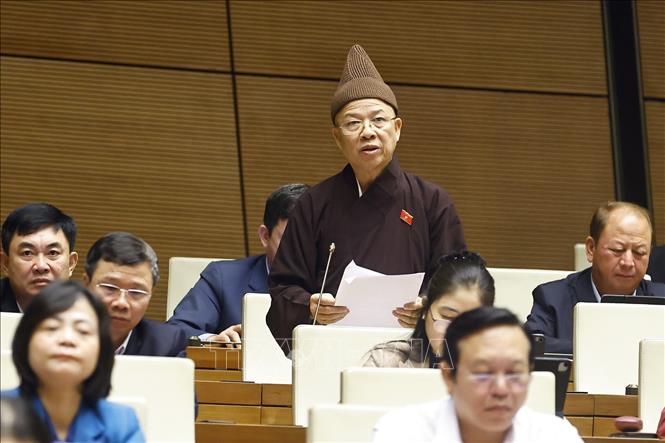 Hòa thượng Thích Thanh Quyết, Đại biểu Quốc hội tỉnh Quảng Ninh phát biểu. Ảnh: Doãn Tấn - TTXVN