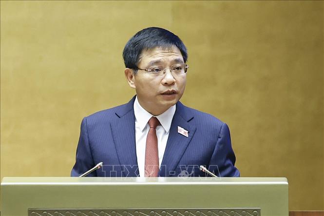 Bộ trưởng Bộ Tài chính Nguyễn Văn Thắng, thừa ủy quyền của Thủ tướng Chính phủ trình bày Tờ trình về: dự án Luật sửa đổi, bổ sung một số điều của Luật Thuế giá trị gia tăng; dự thảo Nghị quyết của Quốc hội về những cơ chế, chính sách đặc thù để triển khai các dự án lớn tại địa bàn Thủ đô; về bổ sung ngân sách nhà nước đợt 2 (nguồn vốn không hoàn lại nước ngoài) năm 2025...Ảnh: Doãn Tấn - TTXVN