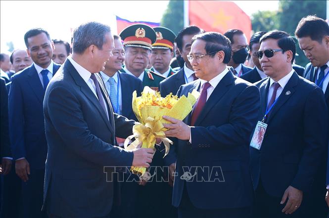 Thủ tướng Campuchia Hun Manet đón Thủ tướng Phạm Minh Chính dự Lễ khai trương trương Cặp cửa khẩu quốc tế Tân Nam- Meun Chey. Ảnh: Dương Giang-TTXVN
