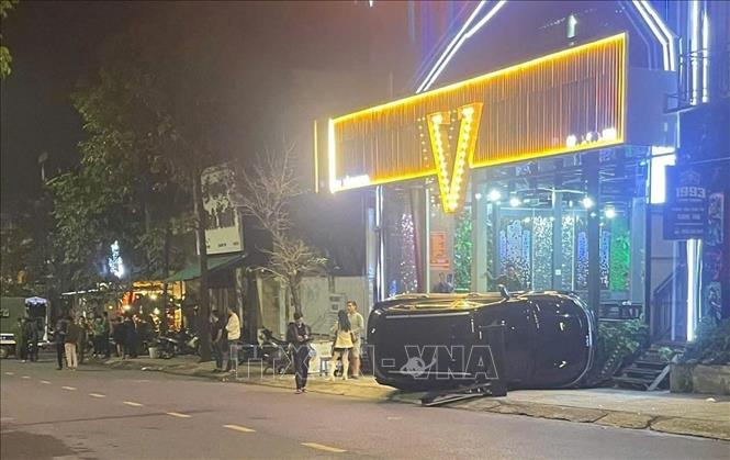 Hiện trường xảy ra vụ va chạm khiến 3 người bị thương. Ảnh: TTXVN phát