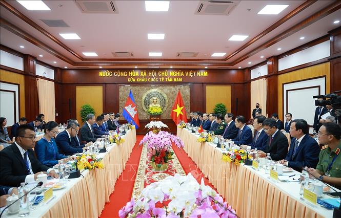 Thủ tướng Phạm Minh Chính và Thủ tướng Campuchia Hun Manet hội đàm. Ảnh: Dương Giang-TTXVN
