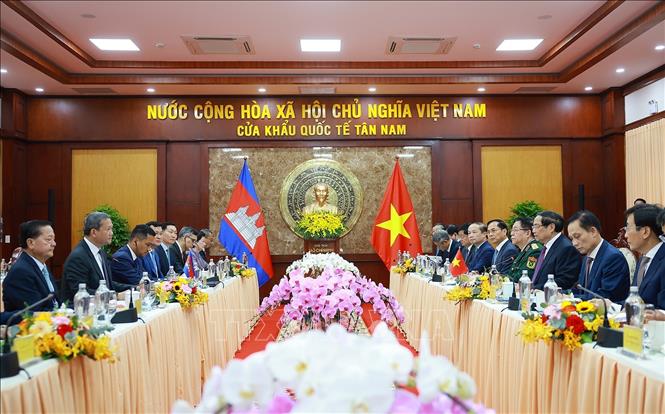 Thủ tướng Phạm Minh Chính và Thủ tướng Campuchia Hun Manet hội đàm. Ảnh: Dương Giang-TTXVN
