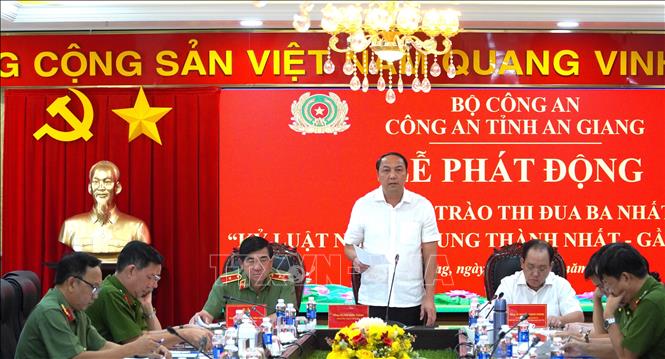 Phó Bí thư Tỉnh ủy An Giang Lâm Minh Thành phát biểu tại lễ phát động. Ảnh: Văn Sĩ - TTXVN