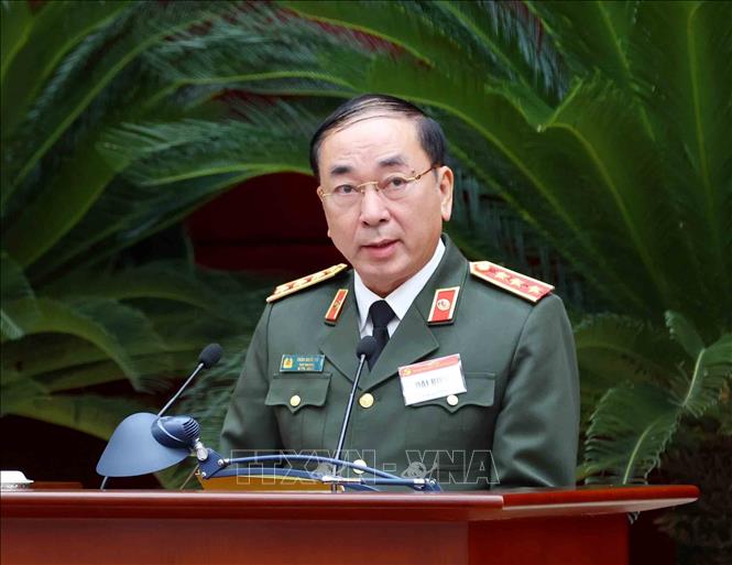 Đồng chí Trần Quốc Tỏ, Uỷ viên Trung ương Đảng, Phó Bí thư Đảng uỷ Công an Trung ương, Thứ trưởng Bộ Công an trình bày tham luận tại hội nghị. Ảnh: Phương Hoa – TTXVN