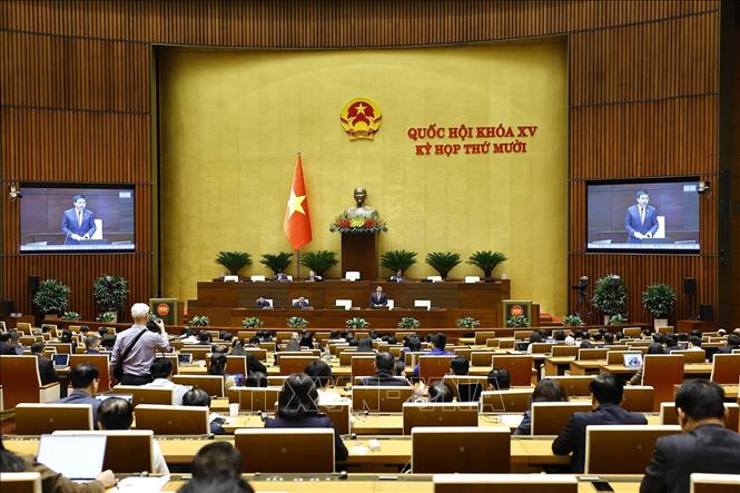 Bộ trưởng Bộ Tài chính Nguyễn Văn Thắng giải trình, làm rõ một số vấn đề đại biểu Quốc hội nêu. Ảnh: Doãn Tấn - TTXVN