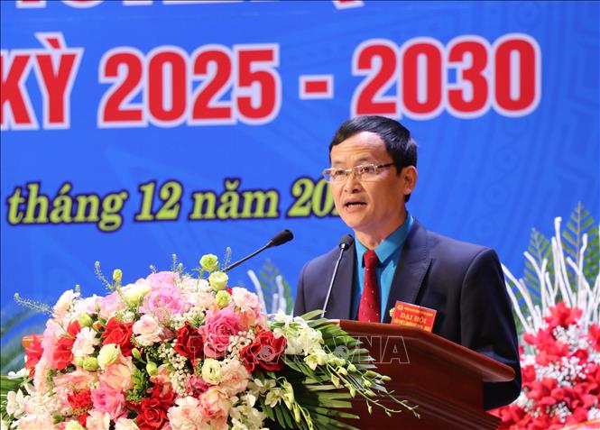 Ông Triệu Tài Phong, Chủ tịch Liên đoàn Lao động tỉnh Tuyên Quang, phát biểu khai mạc Đại hội. Ảnh: Đức Thọ - TTXVN