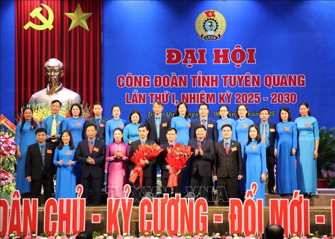 Ra mắt Ban chấp hành Công đoàn tỉnh Tuyên Quang lần thứ nhất, nhiệm kỳ 2025 – 2030. Ảnh: Đức Thọ - TTXVN