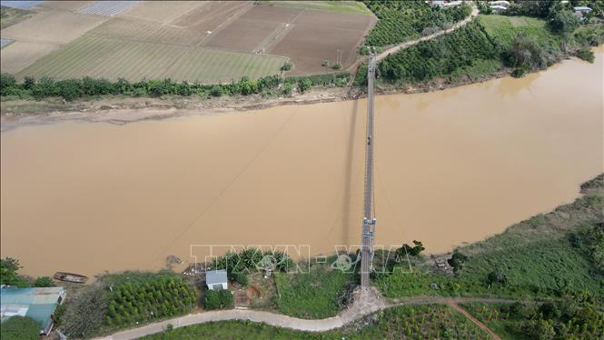 Cầu treo Đức Xuyên bắc qua sông Krông Nô, nối xã Quảng Phú, tỉnh Lâm Đồng với xã Nam Ka, tỉnh Đắk Lắk. Ảnh: Hưng Thịnh – TTXVN