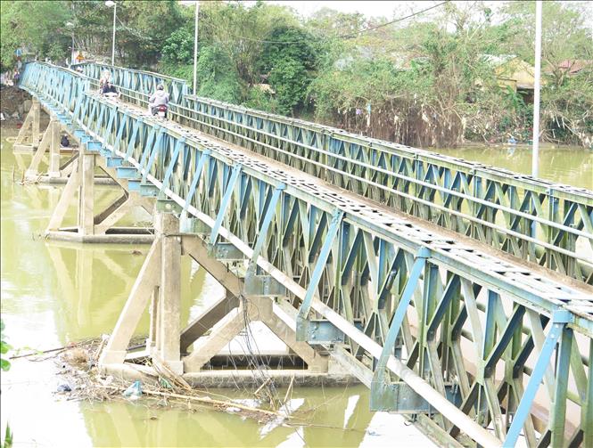 Cầu Phú Lưu (Huế) hiện nay đã xuống cấp nghiêm trọng. Ảnh: Nguyên Lý-TTXVN     