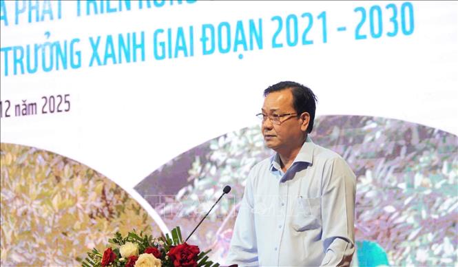 Phó Giám đốc Sở Nông nghiệp và Môi trường tỉnh Cà Mau Phan Minh Chí phát biểu tại hội nghị. Ảnh: Huỳnh Anh - TTXVN