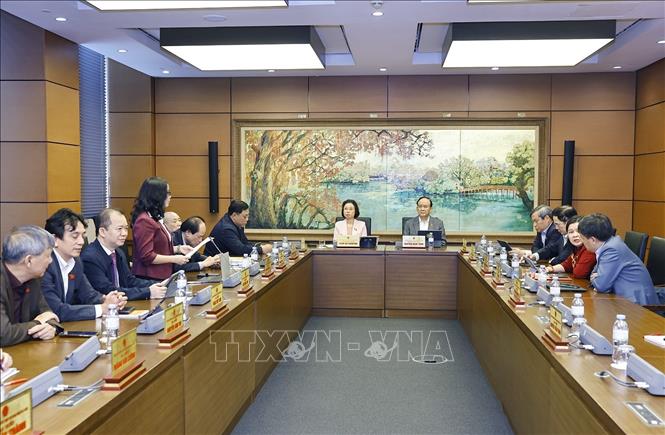 Đoàn đại biểu Quốc hội TP Hà Nội thảo luận ở tổ. Ảnh: Doãn Tấn - TTXVN