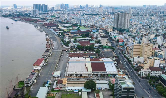 Cảng Nhà Rồng – Khánh Hội (phường Xóm Chiếu, TP. Hồ Chí Minh) dự kiến sẽ chuyển đổi thành công viên, quảng trường kết nối trực tiếp Bảo tàng Hồ Chí Minh, chi nhánh TP. Hồ Chí Minh kết hợp mở rộng đường Nguyễn Tất Thành và phát triển các dịch vụ công cộng. Ảnh: Thanh Vũ-TTXVN
