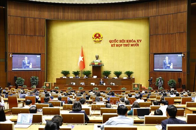 Bộ trưởng Bộ Công thương Nguyễn Hồng Diên giải trình, làm rõ một số vấn đề đại biểu Quốc hội nêu. Ảnh: Doãn Tấn - TTXVN