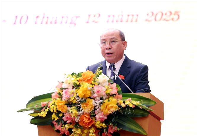 Chủ tịch HĐND tỉnh Phú Thọ Bùi Đức Hinh phát biểu khai mạc Kỳ họp. Ảnh: Tạ Toàn – TTXVN