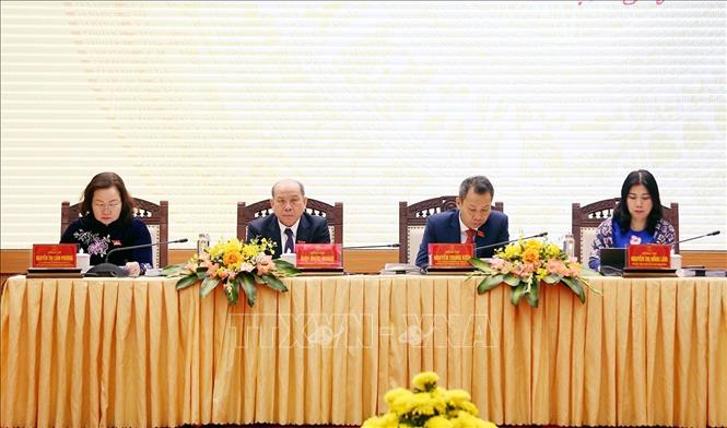 Đoàn chủ tọa điều hành Kỳ họp. Ảnh: Tạ Toàn – TTXVN