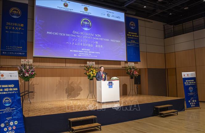 Ông Bùi Khắc Sơn, Phó Chủ tịch thường trực Hội Hữu nghị Việt Nam - Nhật Bản phát biểu. Ảnh: Phạm Tuân - PV TTXVN tại Nhật Bản