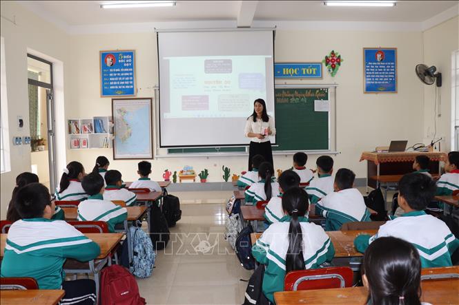 Một tiết học về Nguyễn Du và Truyện Kiều tại trường Tiểu học Tiên Điền, xã Tiên Điền, tỉnh Hà Tĩnh. Ảnh: Hoàng Ngà - TTXVN