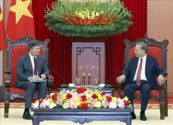 Tổng Bí thư Tô Lâm tiếp Giám đốc Học viện Tổng thống Liên Bang Nga Aleksey Komissarov. Ảnh: Thống Nhất – TTXVN