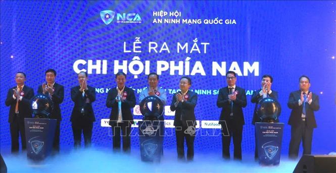 Nghi thức ra mắt Chi hội phía Nam của Hiệp hội An ninh mạng quốc gia. Ảnh: Hứa Chung-TTXVN