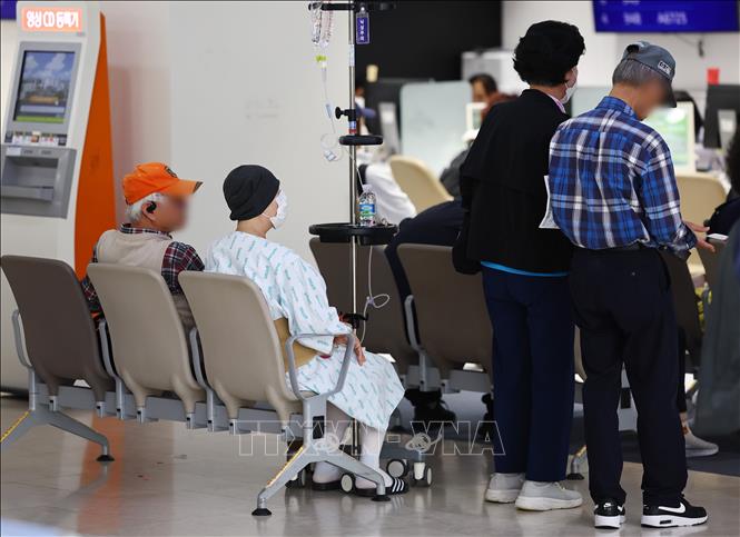 Bệnh nhân được điều trị tại bệnh viện ở Seoul, Hàn Quốc. Ảnh: Yonhap/TTXVN