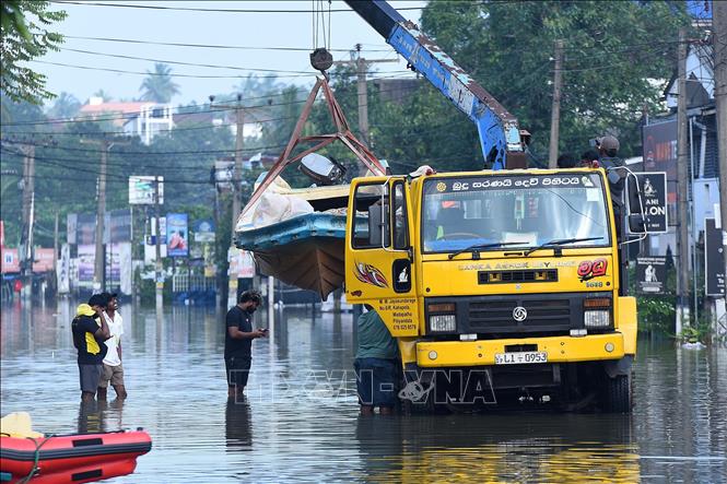 Cảnh ngập lụt sau những trận mưa lớn tại Colombo, Sri Lanka. Ảnh: THX/TTXVN