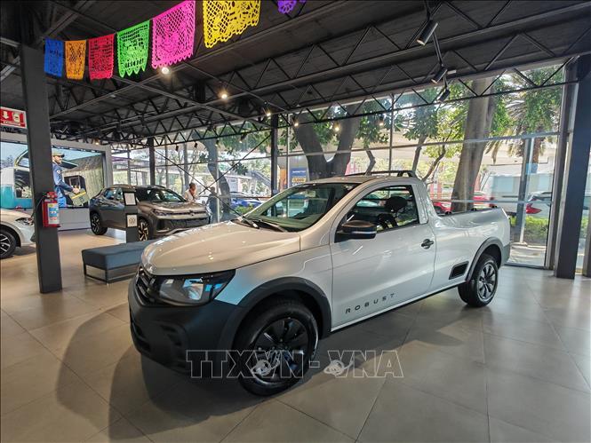 Cửa hàng trưng bày sản phẩm của hãng Volkswagen tại thủ đô Mexico City, giới thiệu các mẫu xe mới sản xuất và phân phối trên thị trường nước này. Ảnh: Phương Lan- PVTTXVN tại Mexico  