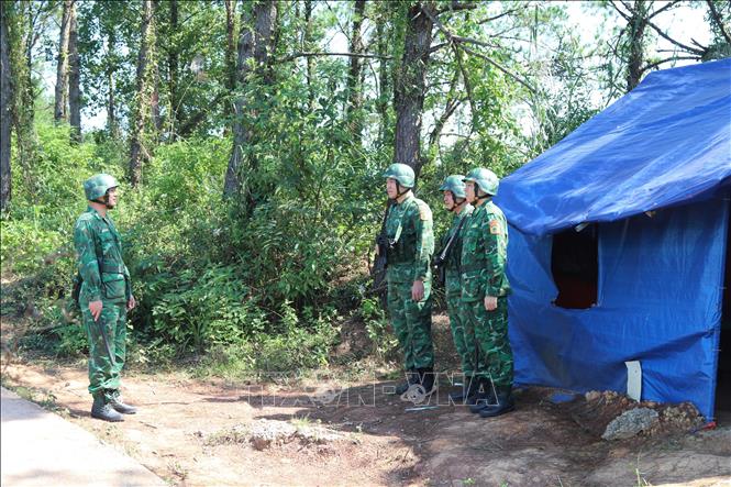 Đồn Biên phòng cửa khẩu Chi Ma, Lạng Sơn, triển khai quân số tại lán chốt cố định dọc tuyến biên giới. Ảnh: Quang Duy - TTXVN