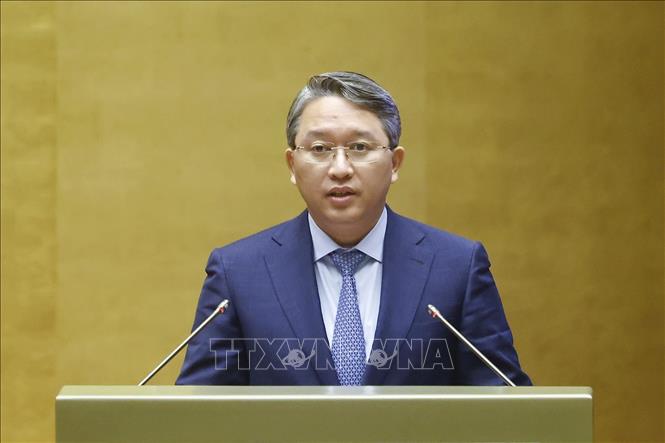 Bộ trưởng Bộ Tư pháp Nguyễn Hải Ninh, thừa ủy quyền của Thủ tướng Chính phủ trình bày Báo cáo về công tác thi hành án năm 2025 . Ảnh: Doãn Tấn - TTXVN